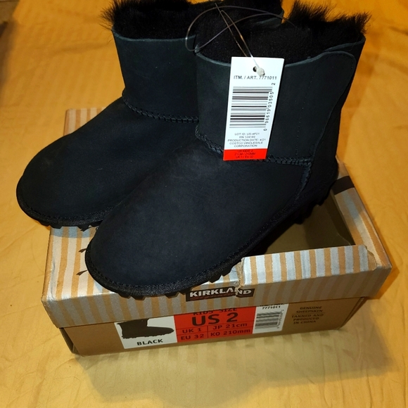 Kirkland signature stealing boot kids size 2 NWT - Picture 2 of 6